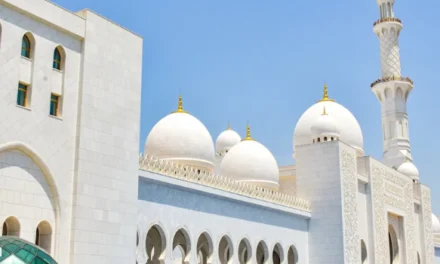 The Magnificent Sheikh Zayed Grand Mosque: A Masterpiece of Islamic Architecture in Abu Dhabi