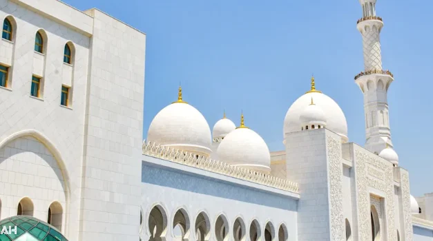 The Magnificent Sheikh Zayed Grand Mosque: A Masterpiece of Islamic Architecture in Abu Dhabi